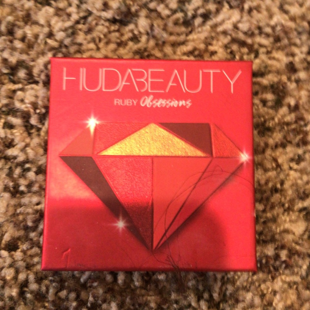 Huda Beauty Red Obsessions Palette